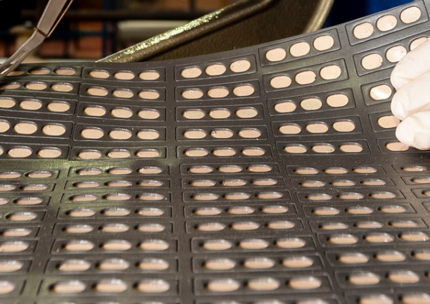 大連義邦耐900℃高溫遮蔽膩?zhàn)臃罎B漏替代鋁箔鎳箔解決方案